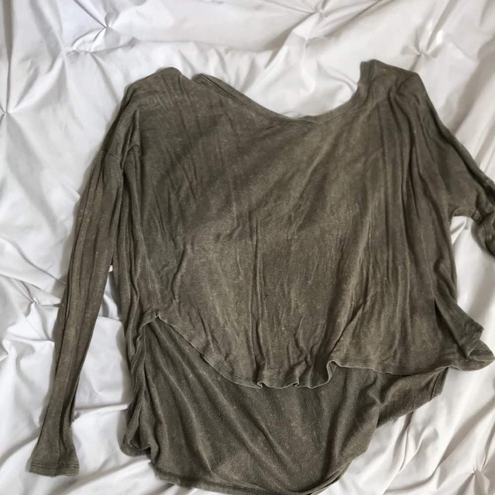army green long sleeved me to we top